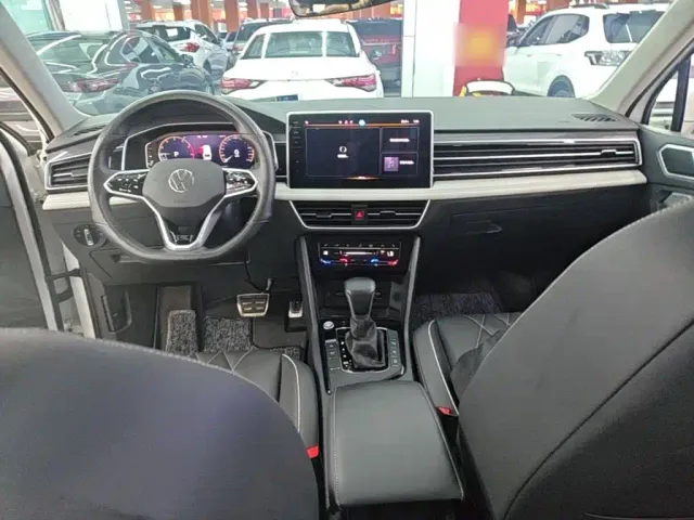 Volkswagen Tiguan L — Фото автомобиля 9