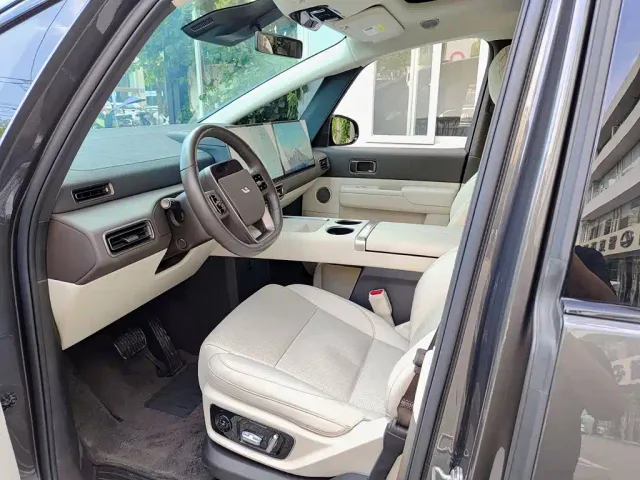 Li Auto MEGA — Фото автомобиля 7