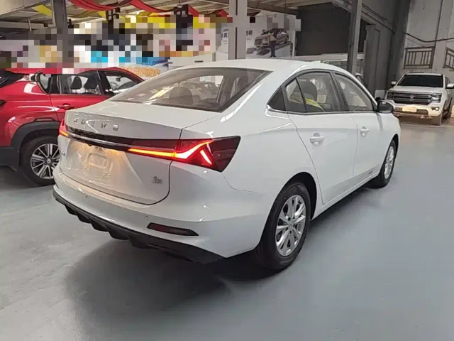 Roewe i5 — Фото автомобиля 6