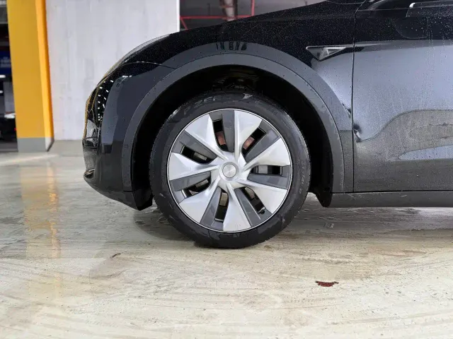 Tesla Model Y — Фото автомобиля 8