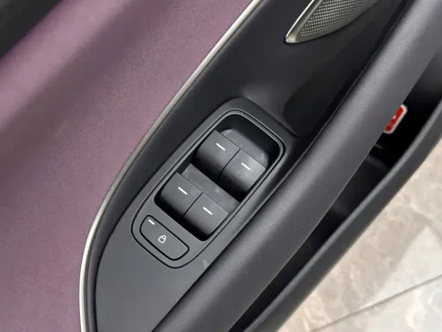 Xiaomi SU7 — Фото автомобиля 16