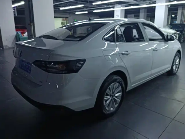 Volkswagen Lavida — Фото автомобиля 3