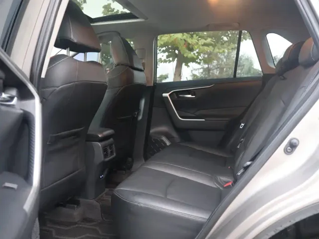 Toyota RAV4 — Фото автомобиля 11