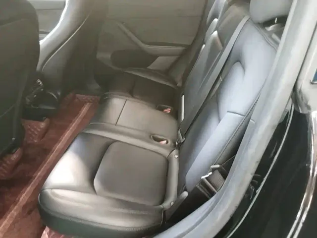Tesla Model Y — Фото автомобиля 16