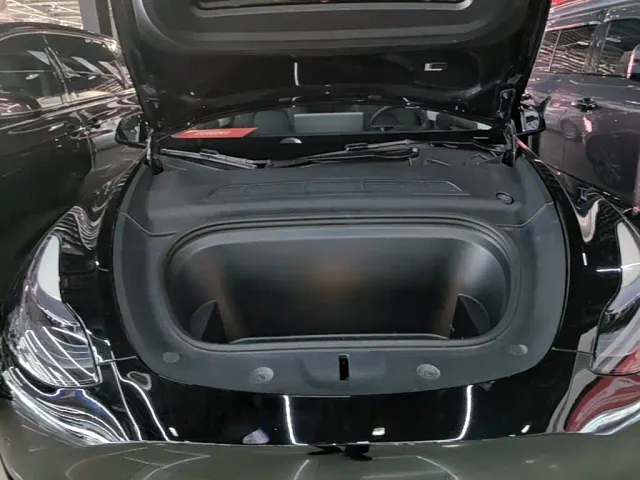 Tesla Model Y — Фото автомобиля 19