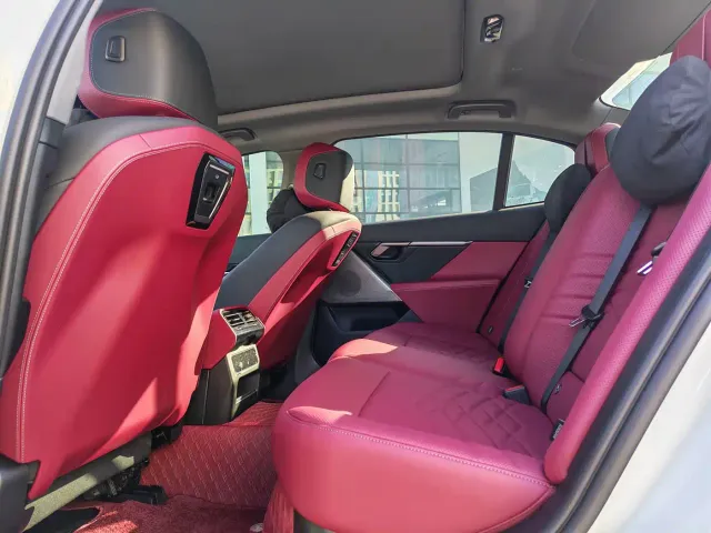 BMW 5 Series — Фото автомобиля 13