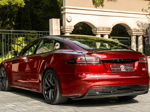 Tesla Model S — Фото автомобиля 6
