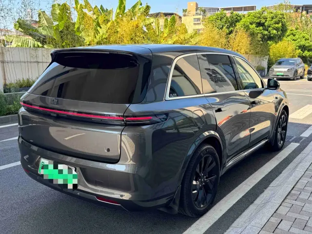 Li Auto L8 — Фото автомобиля 3