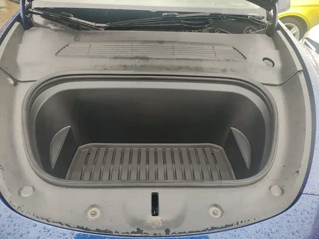 Tesla Model Y — Фото автомобиля 19