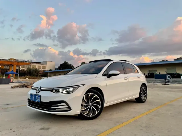 Фотография автомобиля — Volkswagen Golf
