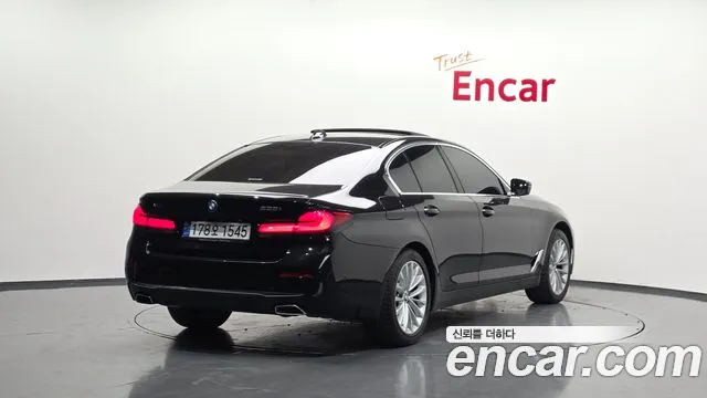 BMW 5-Series 5 серия (G30) 530i xDrive Luxury — Фото автомобиля 2