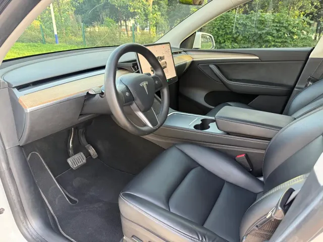 Tesla Model Y — Фото автомобиля 8