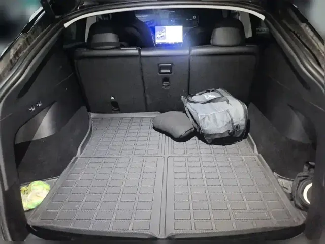 Tesla Model Y — Фото автомобиля 15