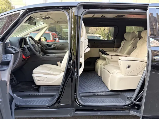 Toyota Alphard — Фото автомобиля 10