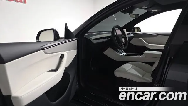 Tesla Model Y — Фото автомобиля 15