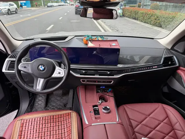 BMW BMW X5 2025 Model xDrive 30Li Exclusive M Sport Blackout Package — Фото автомобиля 10