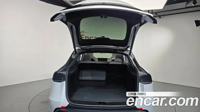 Tesla Model Y — Фото автомобиля 23