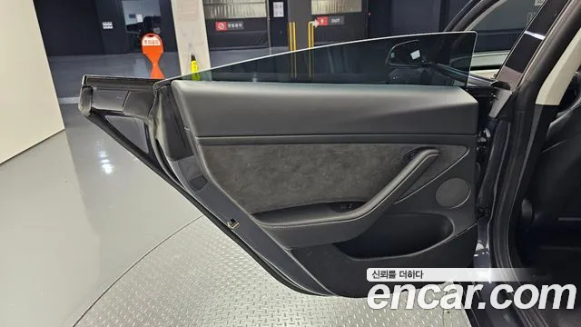 Tesla Model 3 — Фото автомобиля 14
