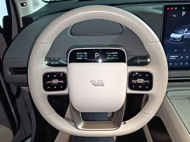 Li Auto i8 — Фото автомобиля 10