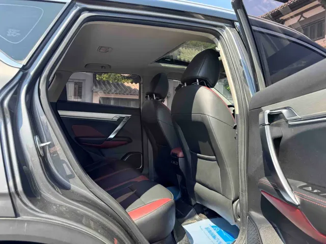 Geely Binyue — Фото автомобиля 9