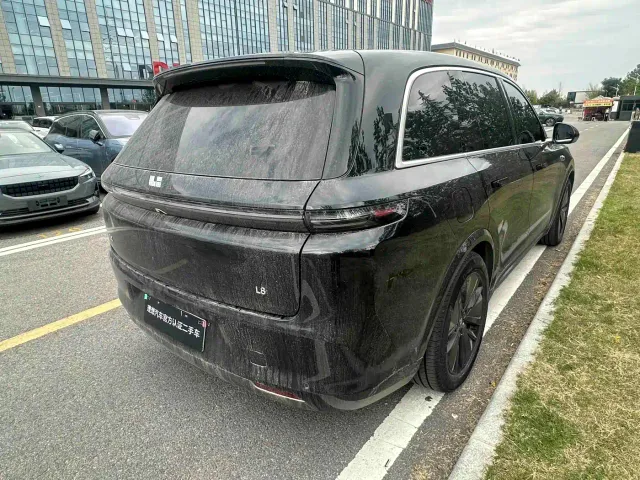 Li Auto L8 — Фото автомобиля 11