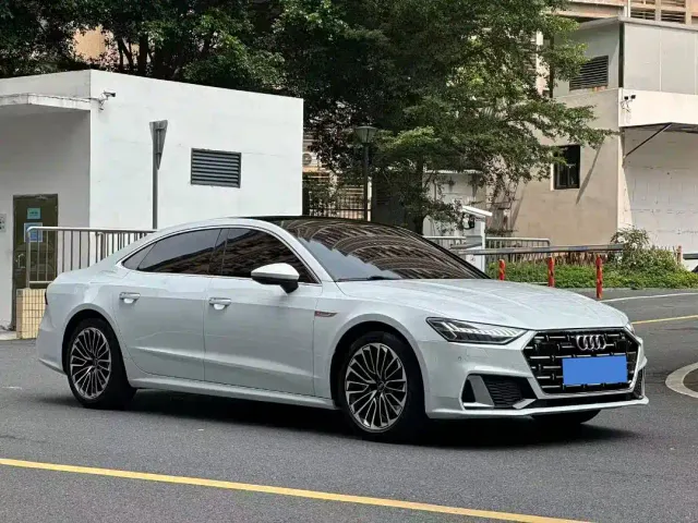 Фотография автомобиля — Audi A7L