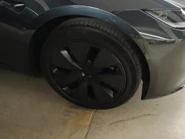 Tesla Model 3 — Фото автомобиля 6
