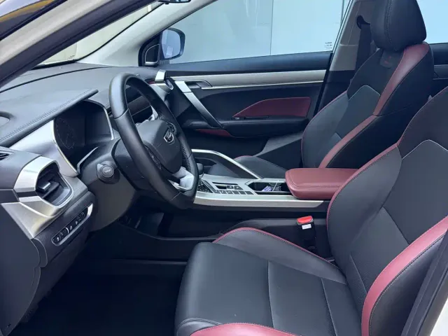 Geely Binyue — Фото автомобиля 9