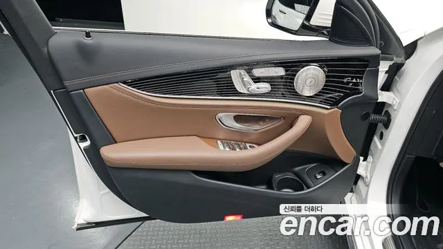 Mercedes-Benz E-Class — Фото автомобиля 21
