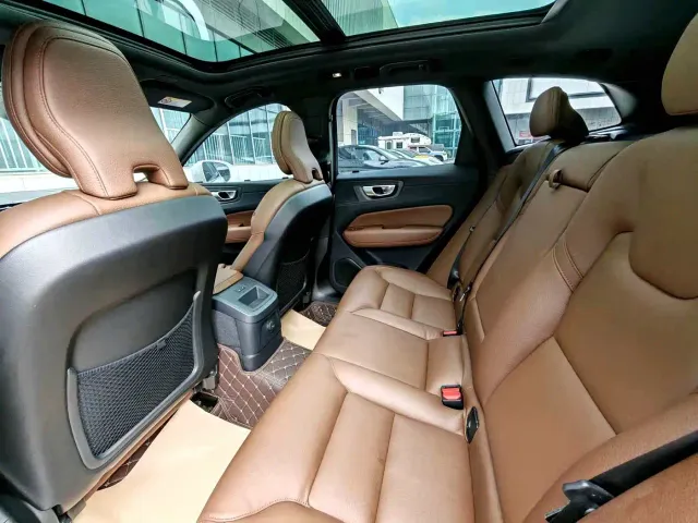 Volvo XC60 — Фото автомобиля 6