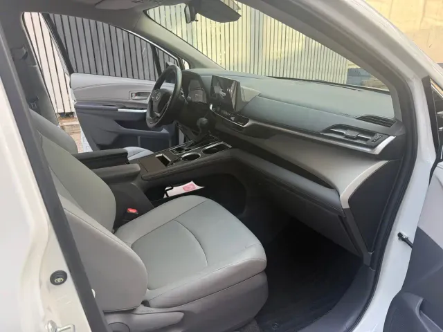 Toyota Granvia — Фото автомобиля 9