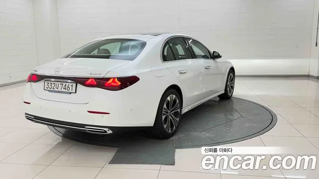 Mercedes-Benz E-Class — Фото автомобиля 6
