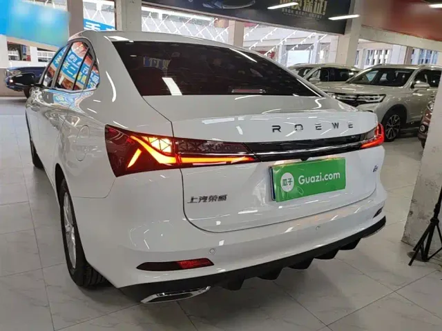 Roewe i5 — Фото автомобиля 4