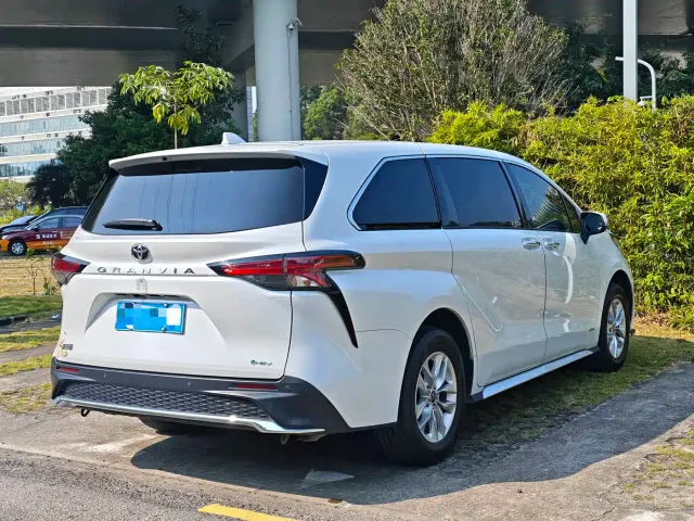 Toyota Granvia — Фото автомобиля 5