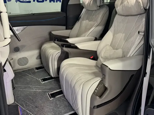 Denza Denza D9 2022 DM-i 970 AWD Flagship — Фото автомобиля 5