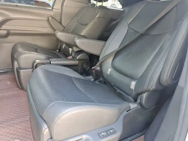 Toyota Sienna — Фото автомобиля 14