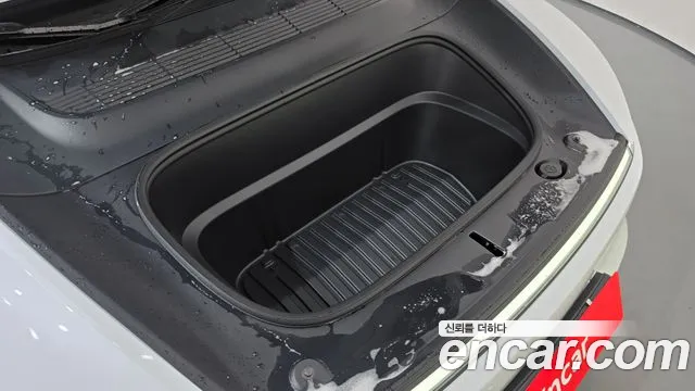 Tesla Model Y — Фото автомобиля 6