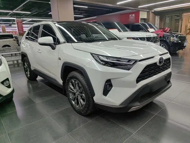 Toyota RAV4 — Фото автомобиля 3