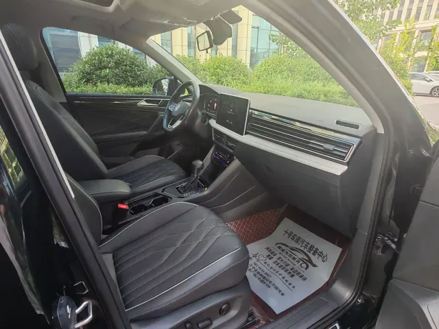 Volkswagen Tiguan L — Фото автомобиля 10