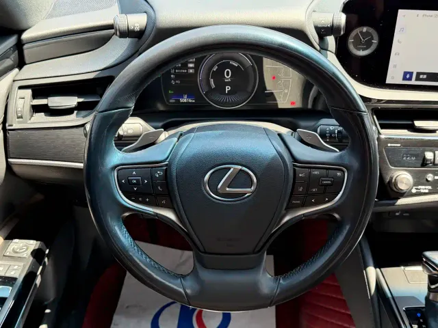 Lexus ES — Фото автомобиля 9