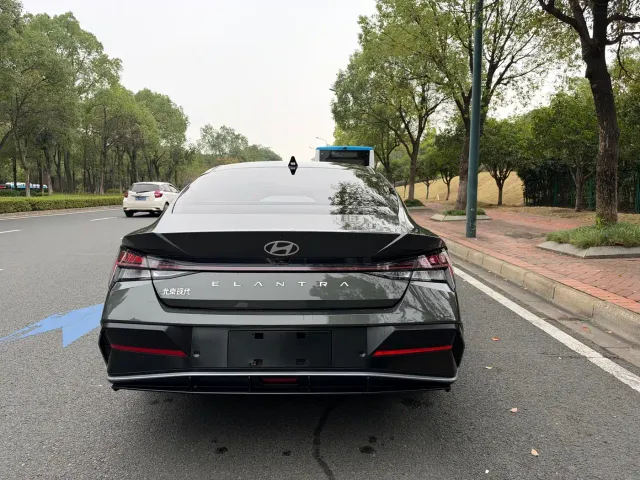 Hyundai Elantra — Фото автомобиля 13