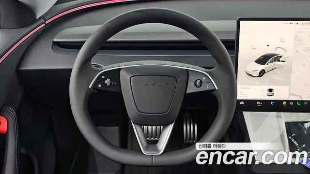 Tesla Model 3 — Фото автомобиля 12