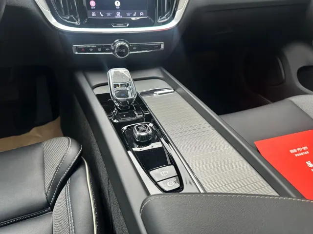 Volvo S60 — Фото автомобиля 13