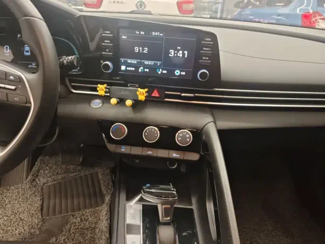 Hyundai Elantra — Фото автомобиля 5