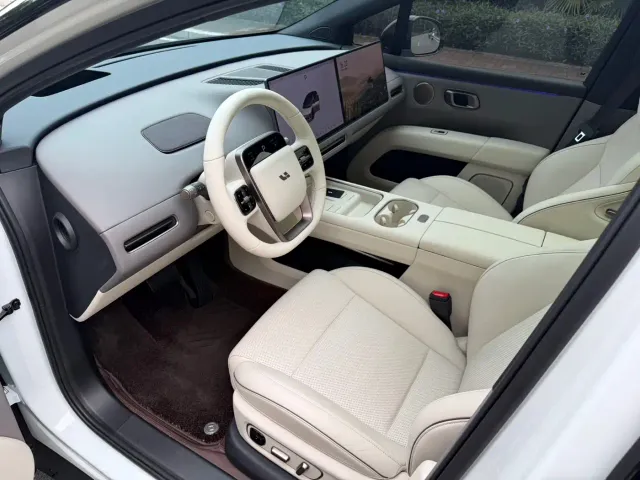 Li Auto i6 — Фото автомобиля 5