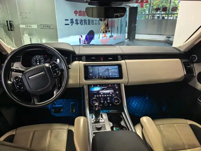 Land Rover Range Rover Sport — Фото автомобиля 11