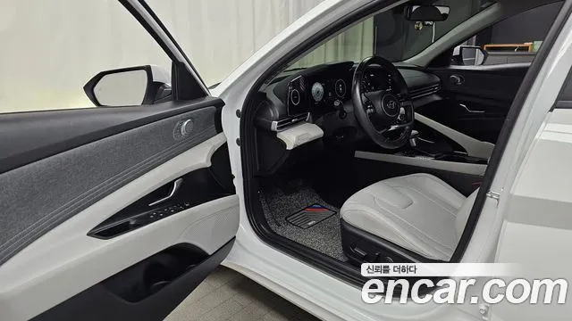 Hyundai AVANTE Avante (CN7) — Фото автомобиля 10