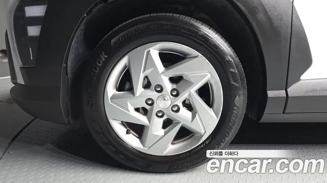 Hyundai Kona — Фото автомобиля 5