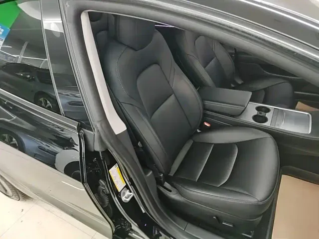 Tesla Model 3 — Фото автомобиля 24