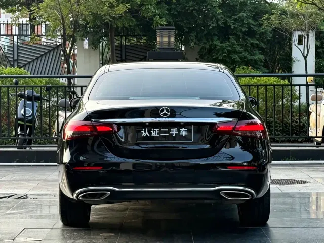 Mercedes-Benz E-Class — Фото автомобиля 5